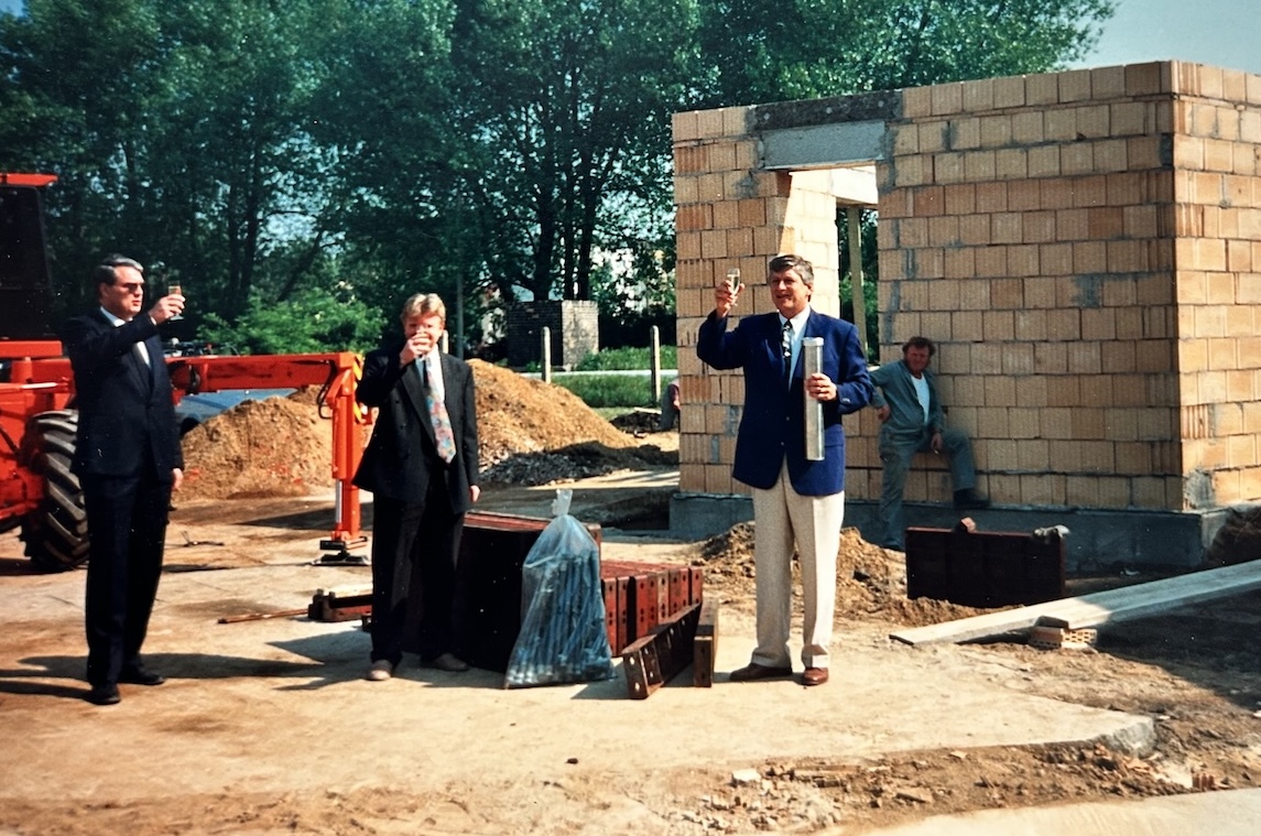 Grundsteinlegung des Rotan-Gebäudes mit feierlicher Ansprache in Leuna