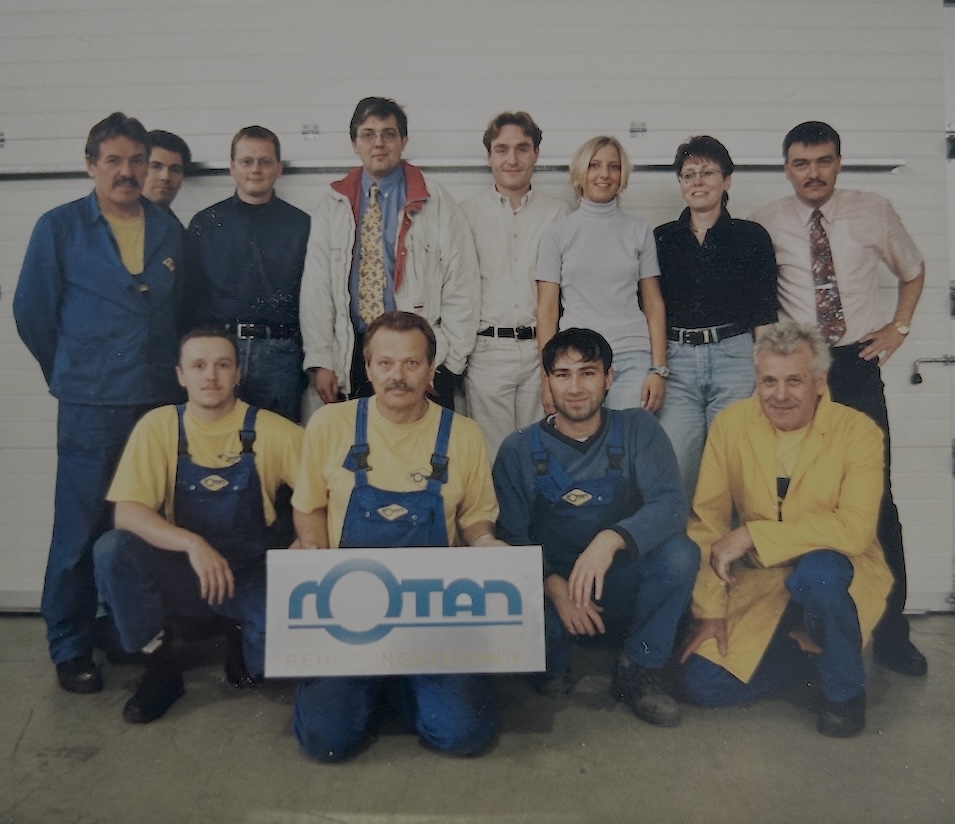 Historisches Gruppenfoto des Rotan-Teams aus der Anfangszeit der Reinigungsanlagentechnik