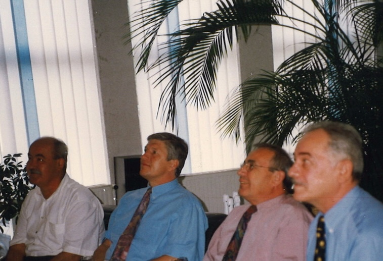 Historisches Bild eines Firmentreffens bei Rotan mit Geschäftsführung und Mitarbeitern